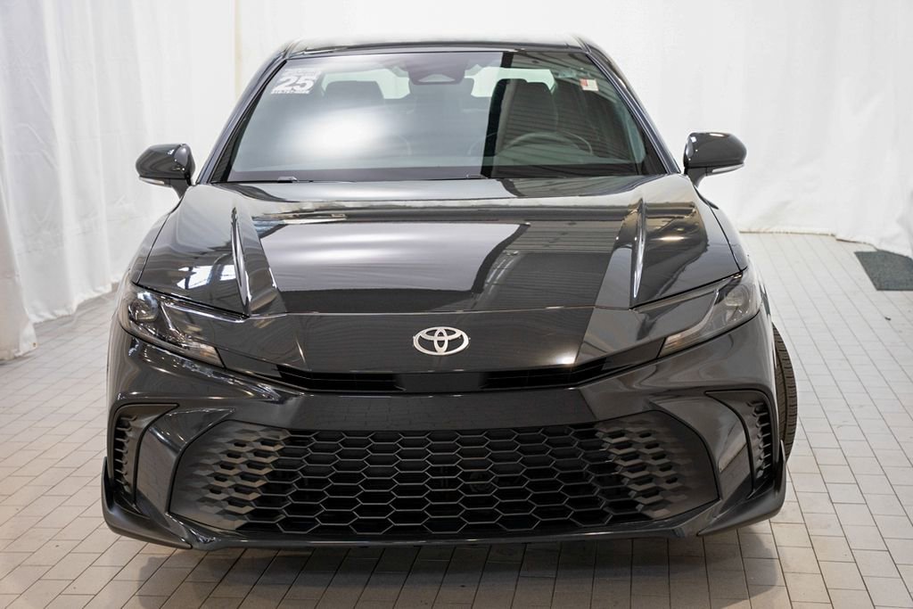Used 2025 Toyota Camry SE image 2