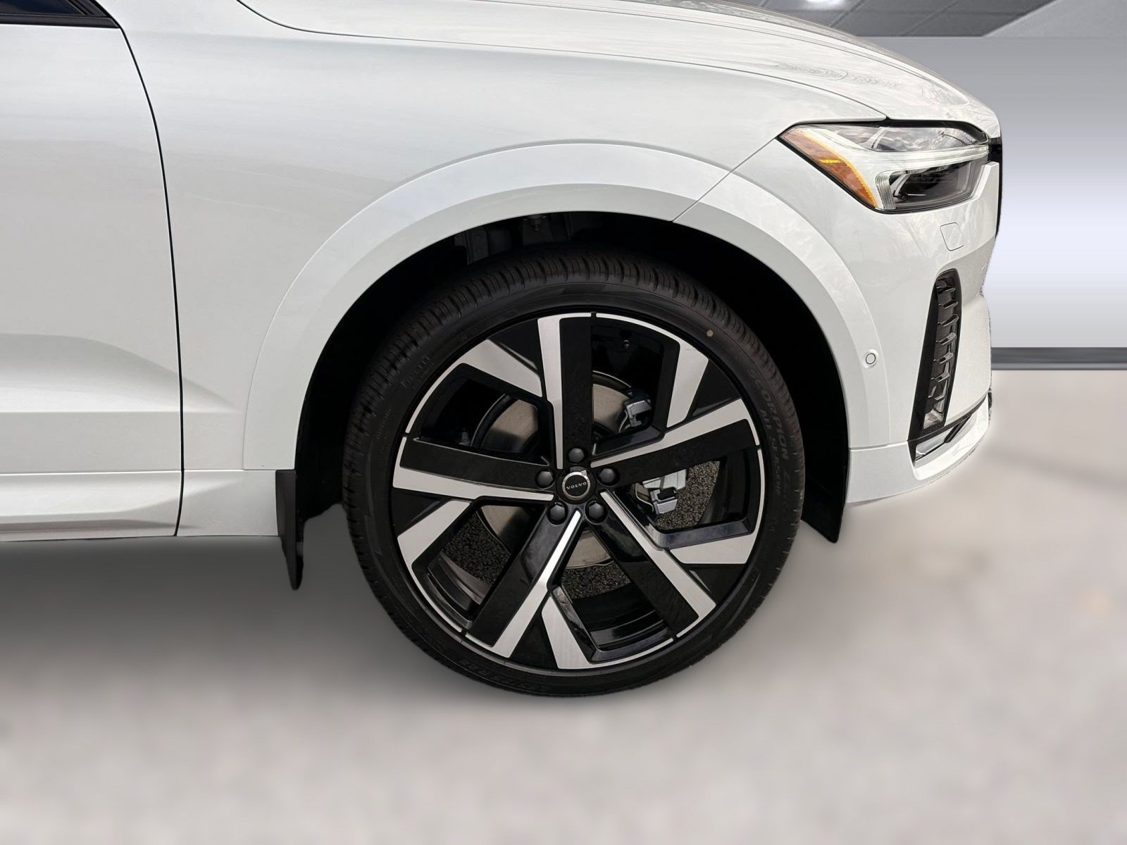 Certified 2026 Volvo XC60 B5 Ultra w/ Climate Package AWD/4WD image 12