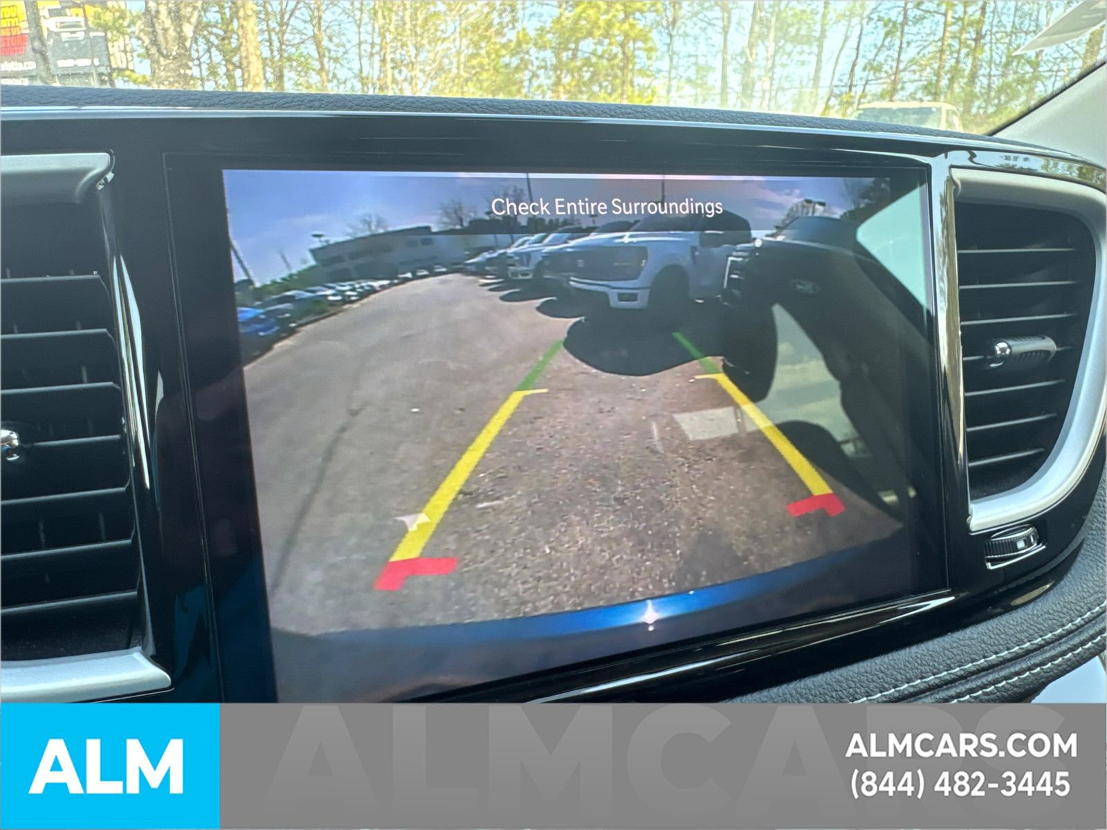 Used 2022 Chrysler Pacifica Touring-L image 35