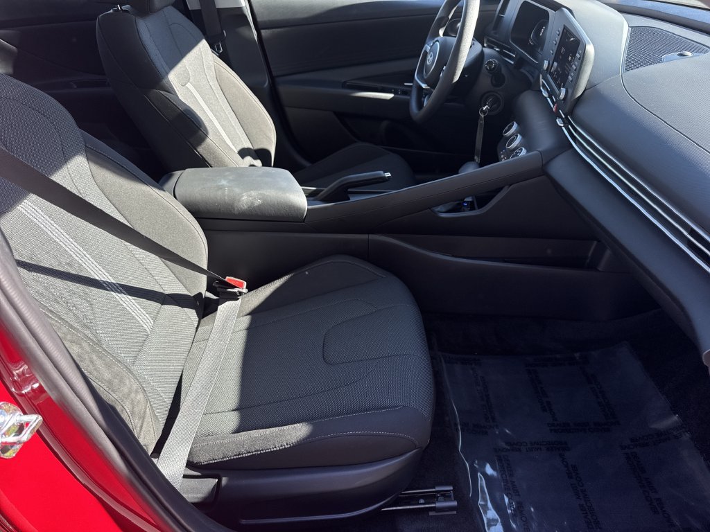 Used 2025 Hyundai Elantra SE FWD image 13