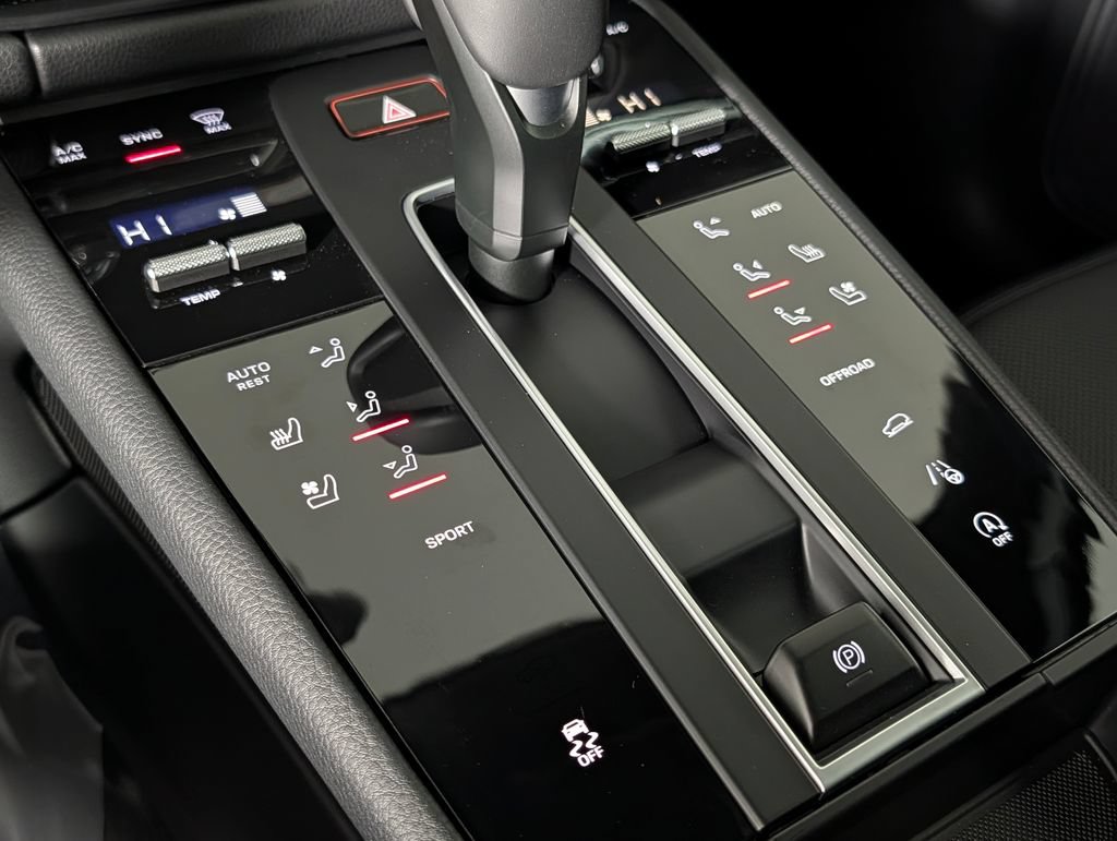 Certified 2026 Porsche Macan AWD/4WD image 34