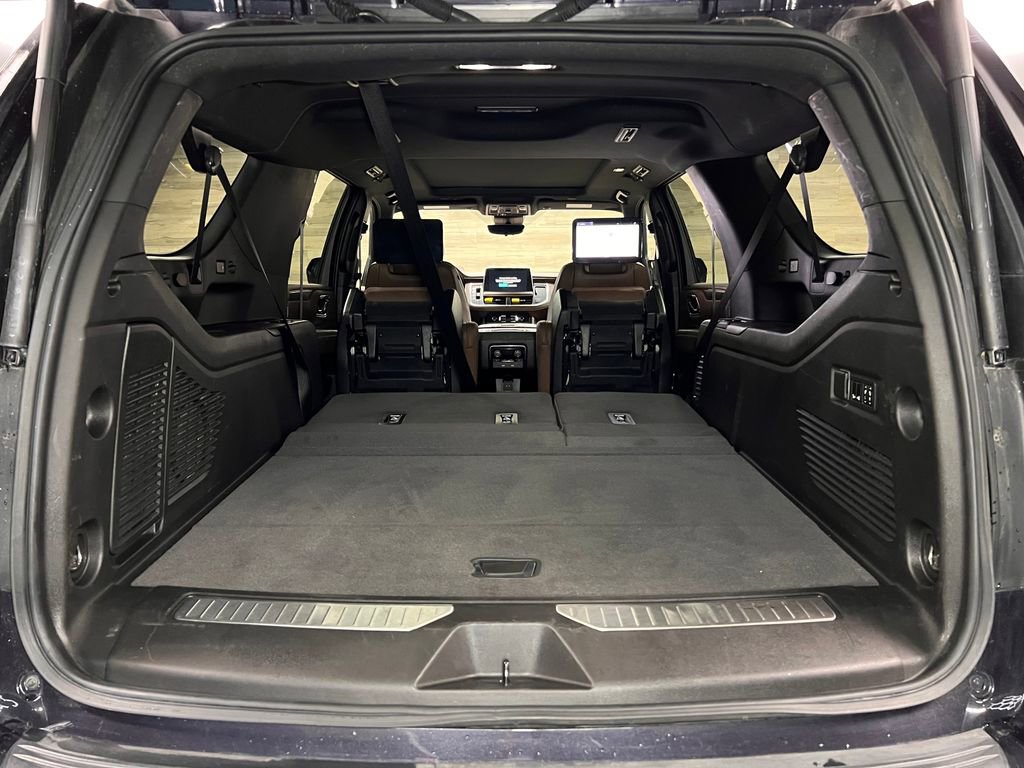 Used 2023 Chevrolet Suburban High Country w/ Advanced Technology Package image 27