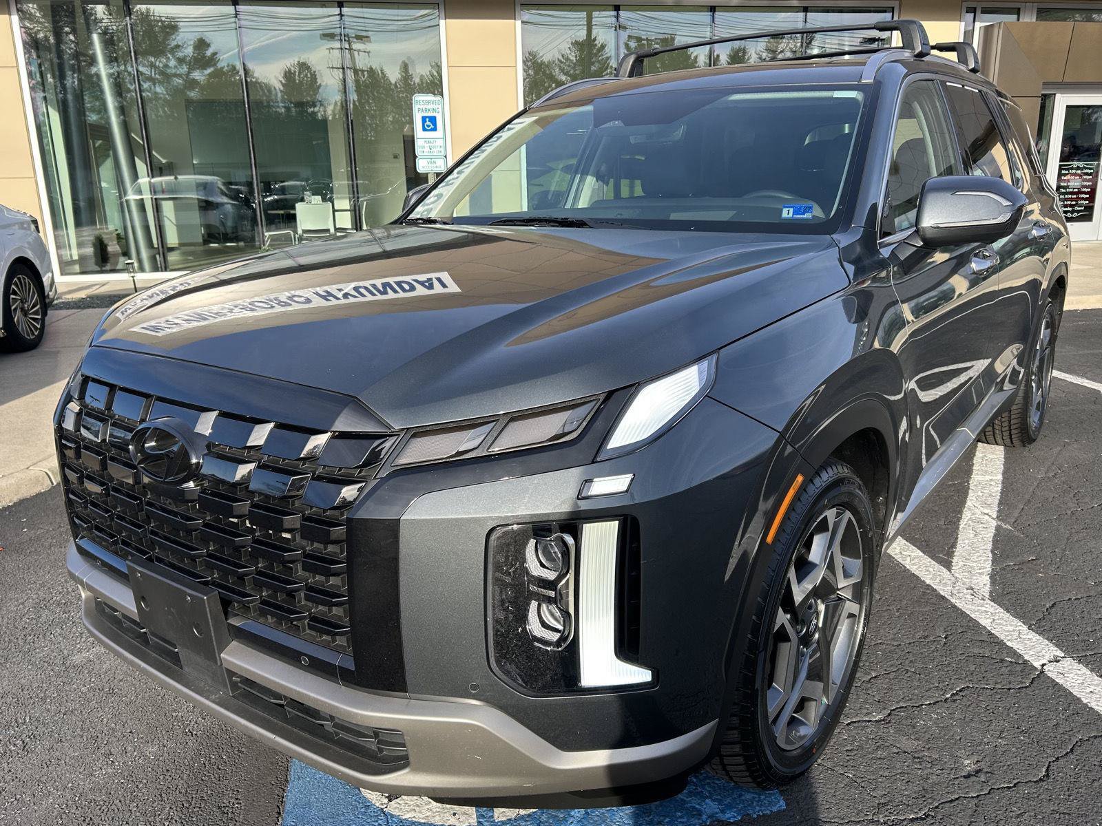 Certified 2023 Hyundai Palisade Limited AWD/4WD image 2