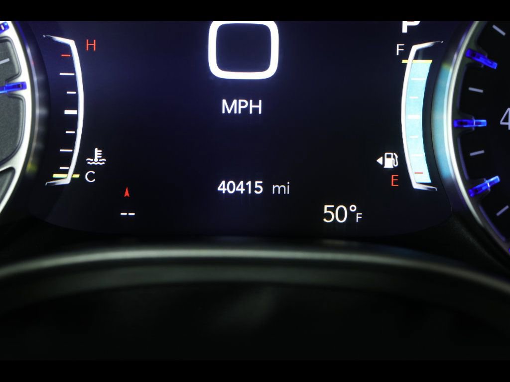 Used 2025 Chrysler Pacifica Select FWD image 25