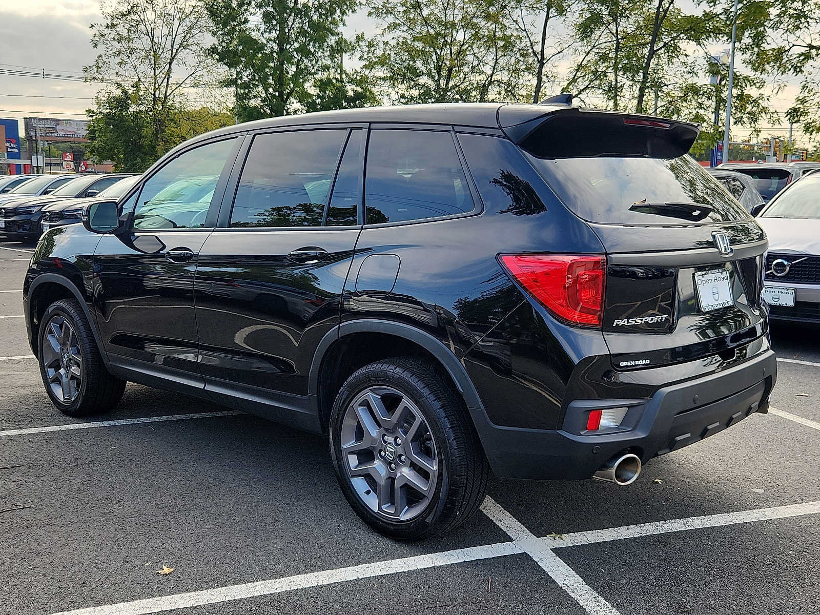 Used 2023 Honda Passport EX-L image 4