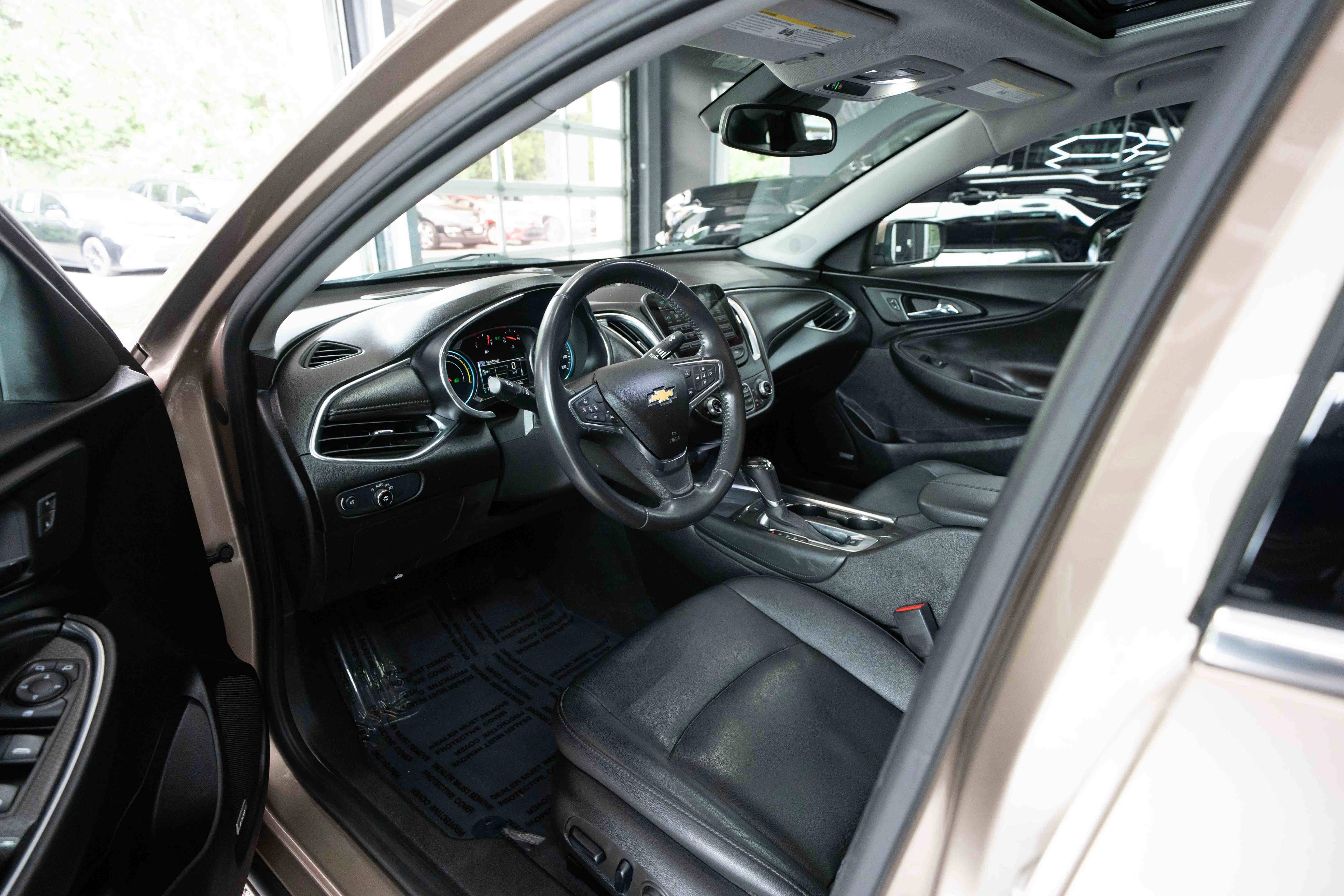 Used 2018 Chevrolet Malibu RS w/ Leather Package FWD image 8
