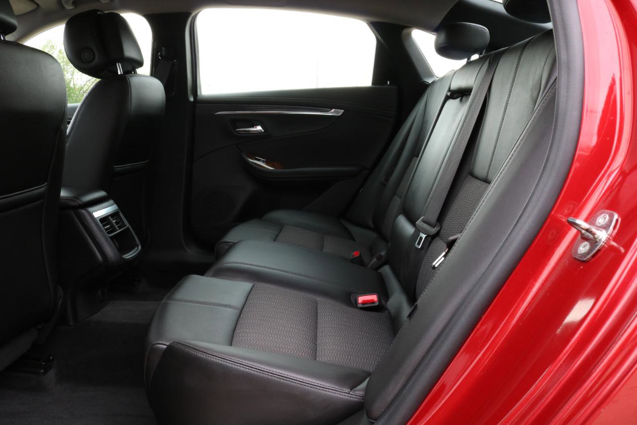 Used 2014 Chevrolet Impala LT w/ Convenience Package image 31