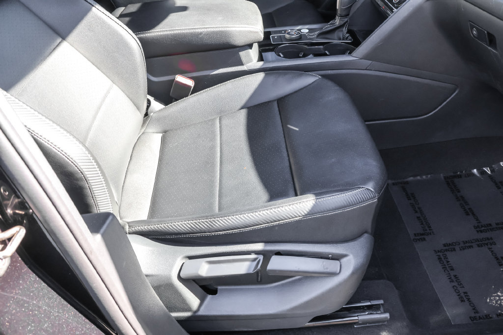 Certified 2023 Volkswagen Atlas Cross Sport SE w/ Panoramic Sunroof Package AWD/4WD image 39