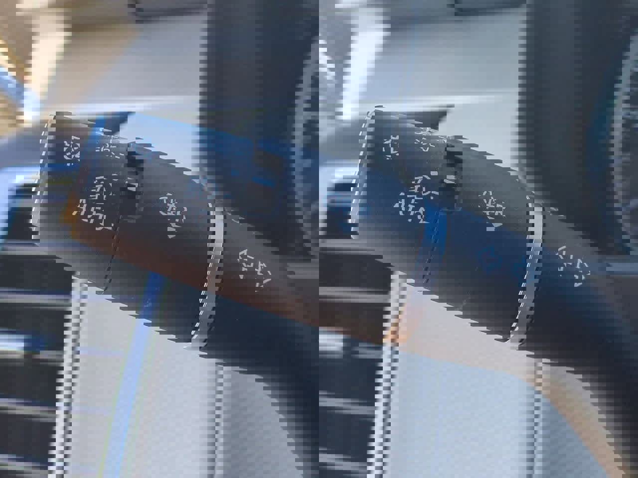 Used 2023 Land Rover Discovery S R-Dynamic image 27