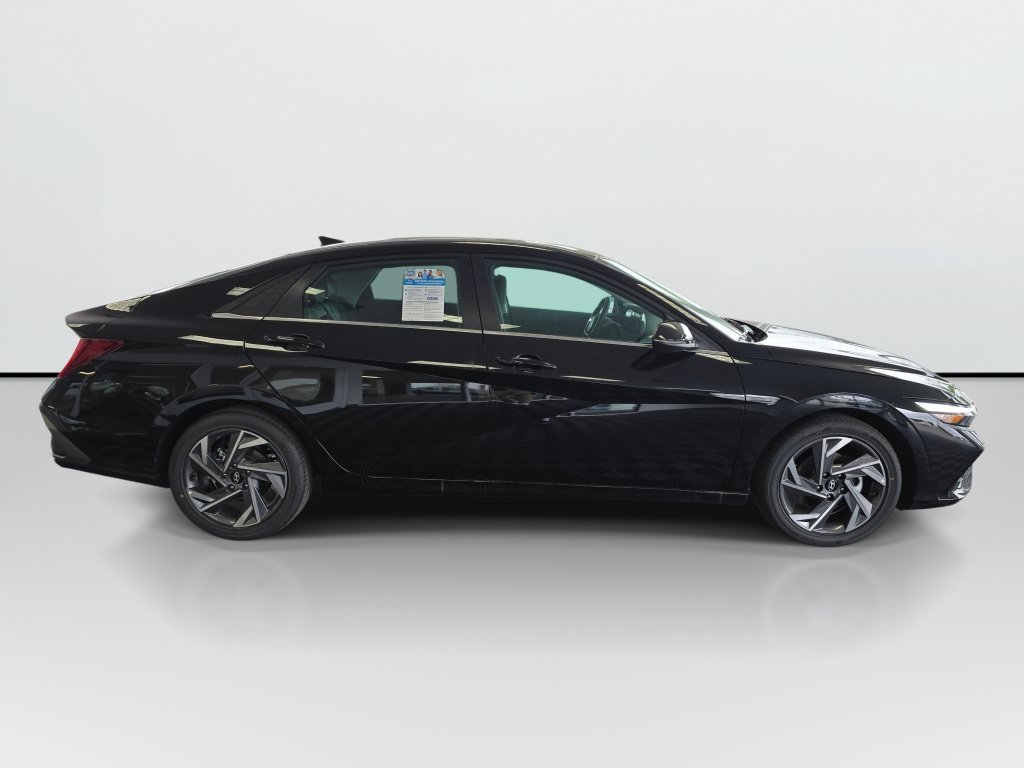 New 2026 Hyundai Elantra Limited FWD image 2