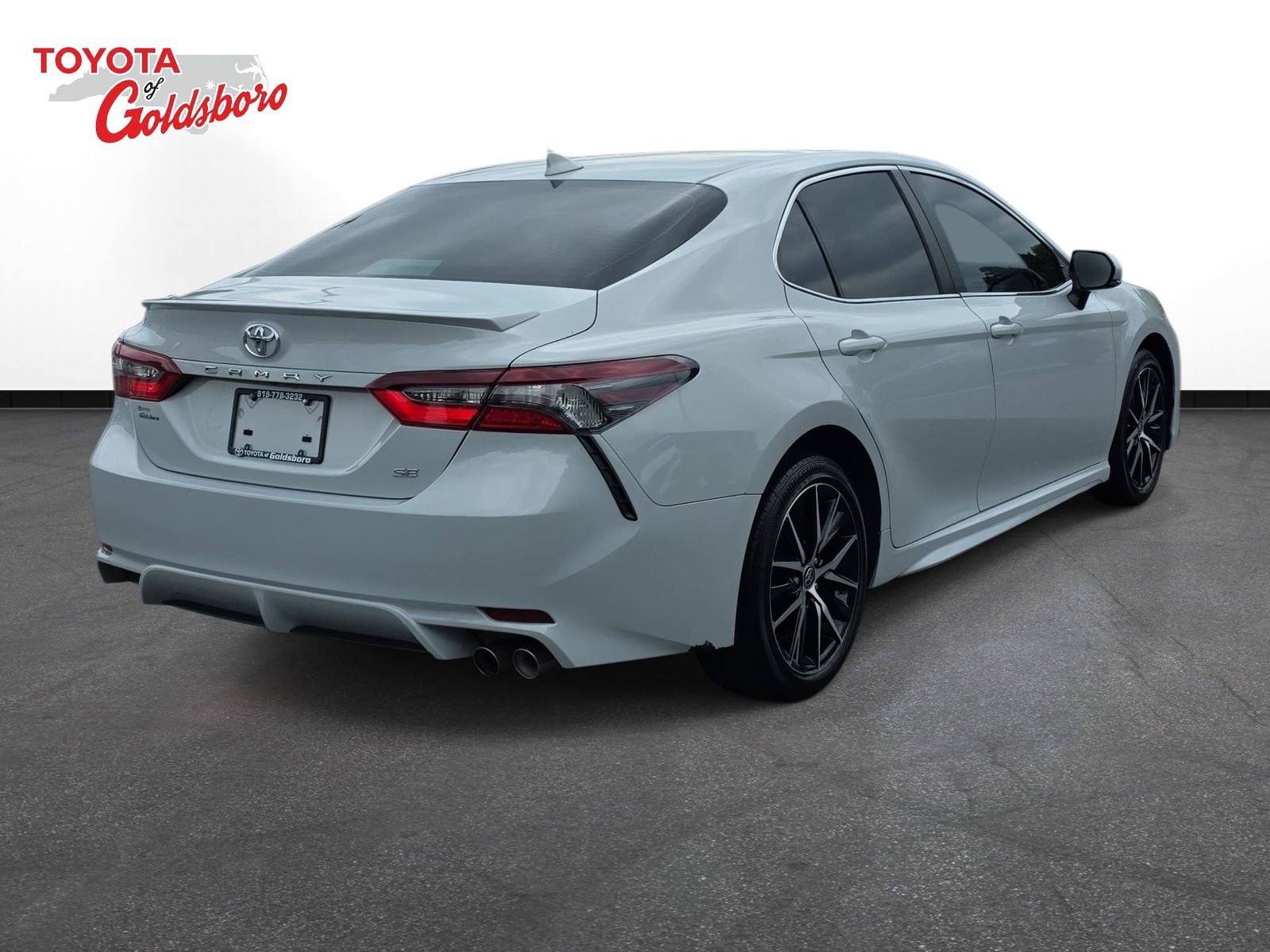 Used 2024 Toyota Camry SE w/ Convenience Package FWD image 5