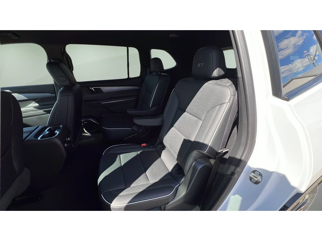 Certified 2025 Buick Enclave Sport Touring AWD/4WD image 27