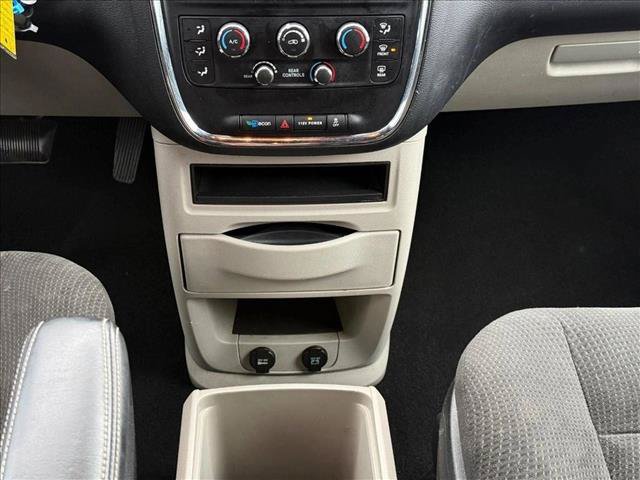 Used 2016 Dodge Grand Caravan SE FWD image 16