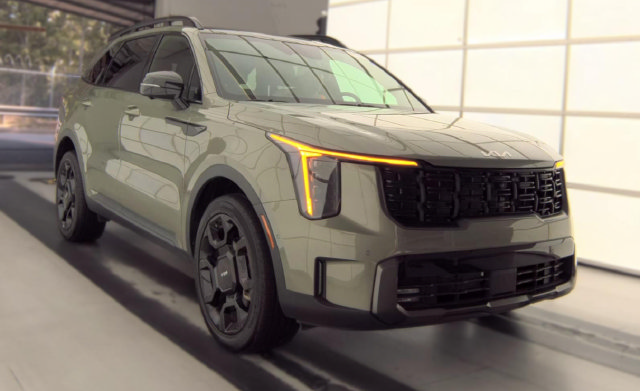 Used 2024 Kia Sorento SX Prestige w/ Sage Leather Package AWD/4WD image 2