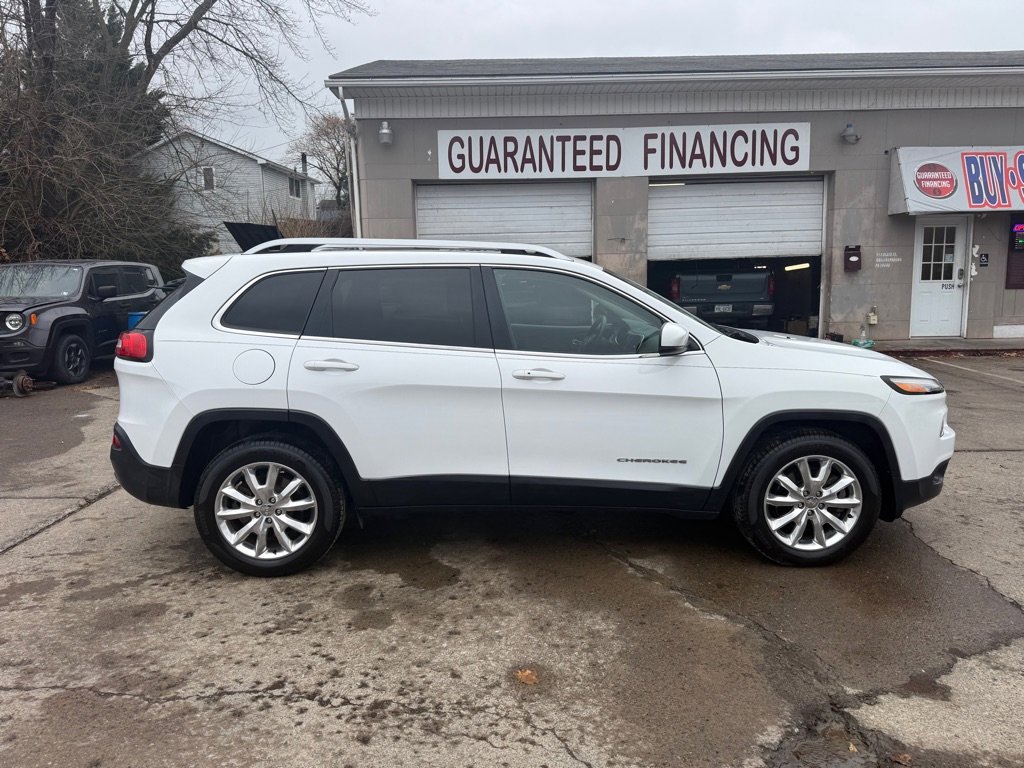 Used 2016 Jeep Cherokee Limited image 11