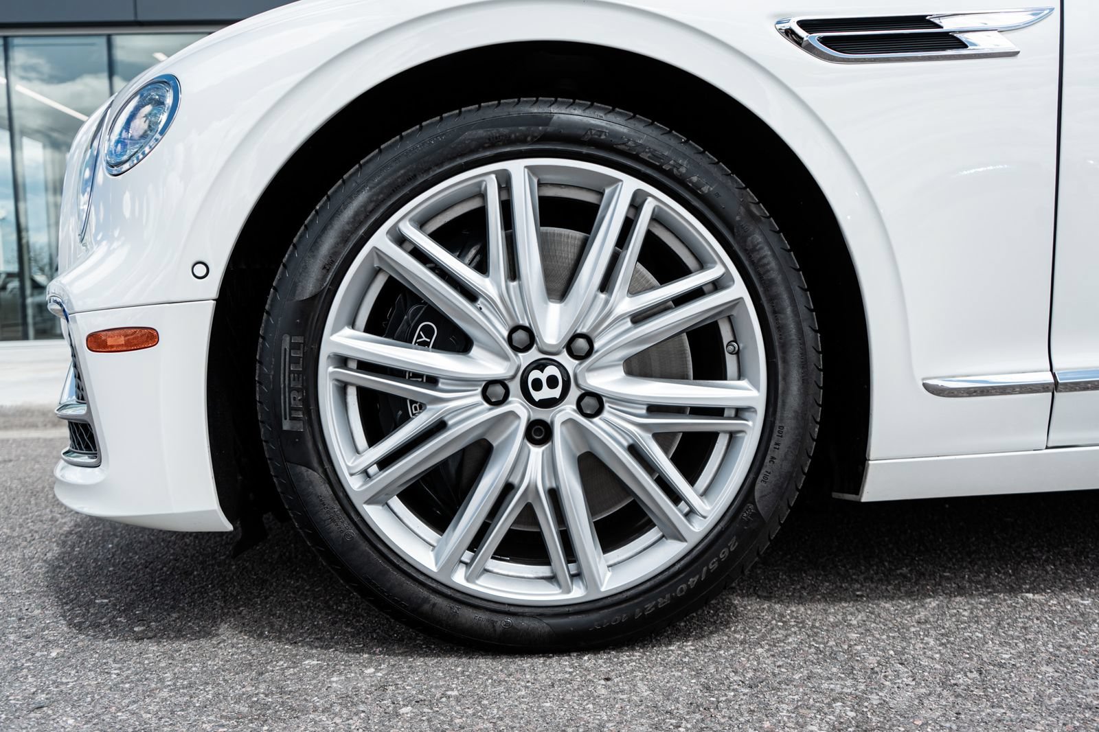 Certified 2023 Bentley Flying Spur V8 AWD/4WD image 6