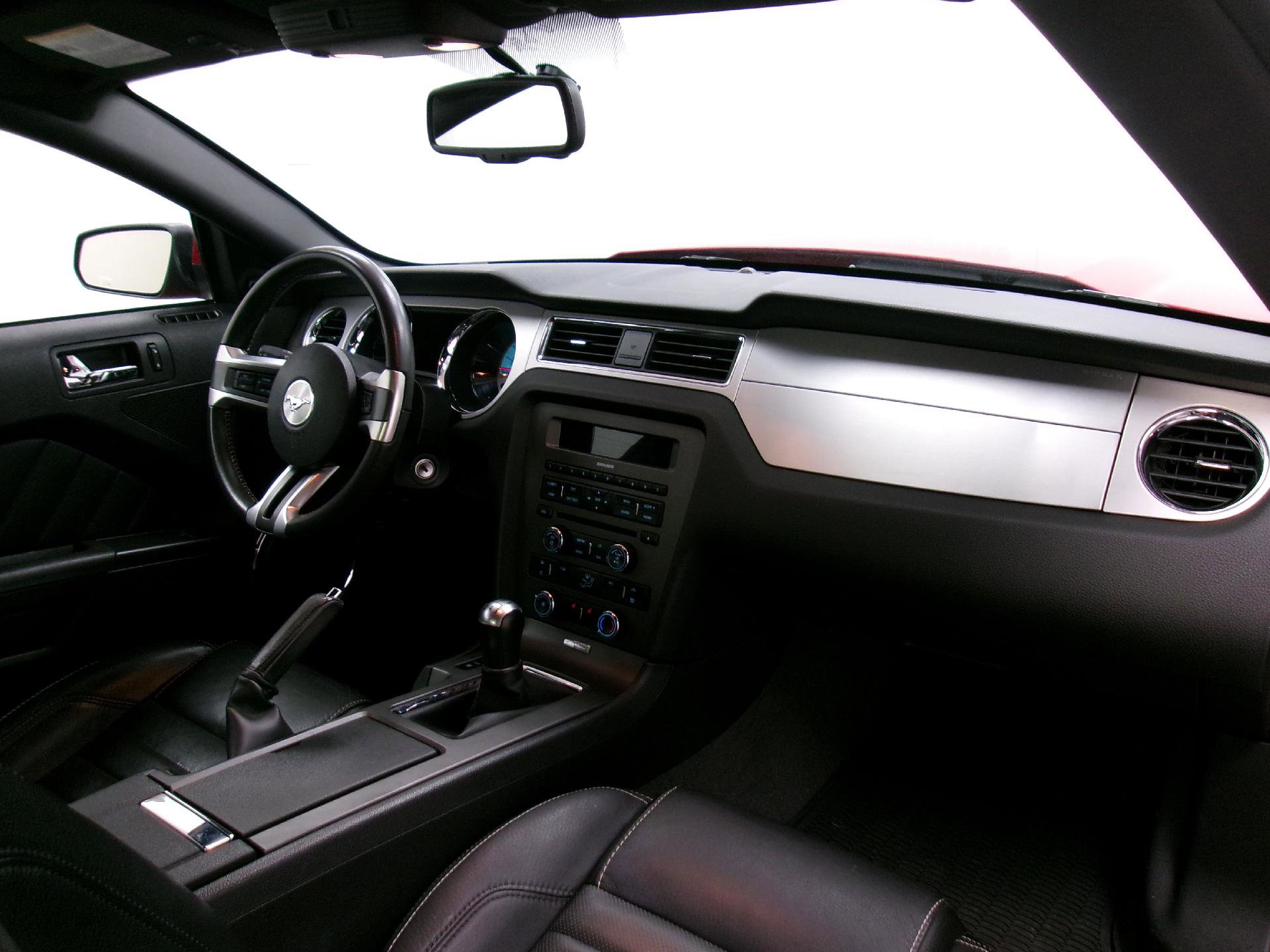 Used 2010 Ford Mustang GT image 3