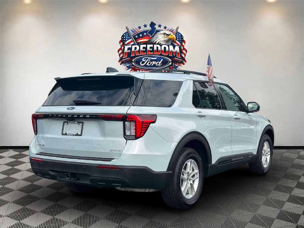 Used 2026 Ford Explorer Active AWD/4WD image 5