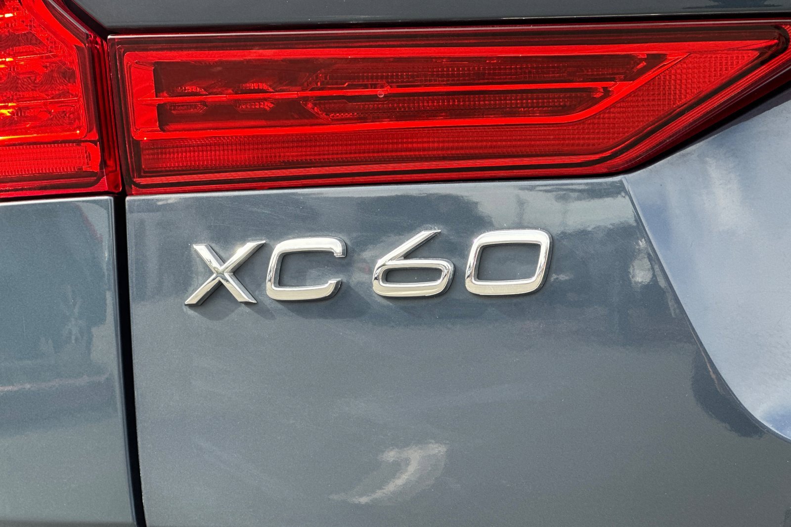 Used 2021 Volvo XC60 T5 Inscription w/ Advanced Package image 12