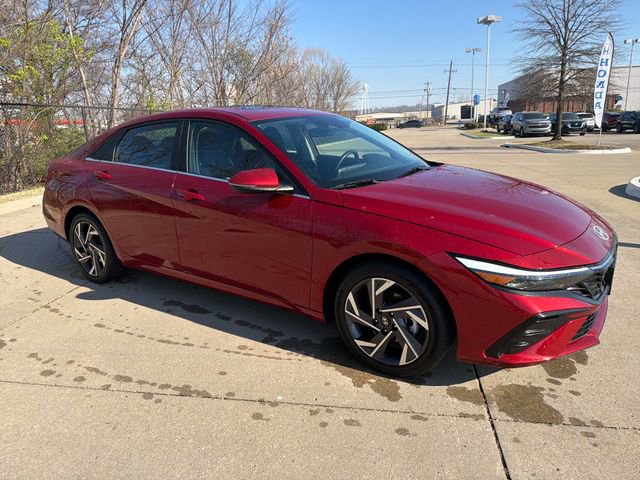 Used 2025 Hyundai Elantra Limited FWD image 7