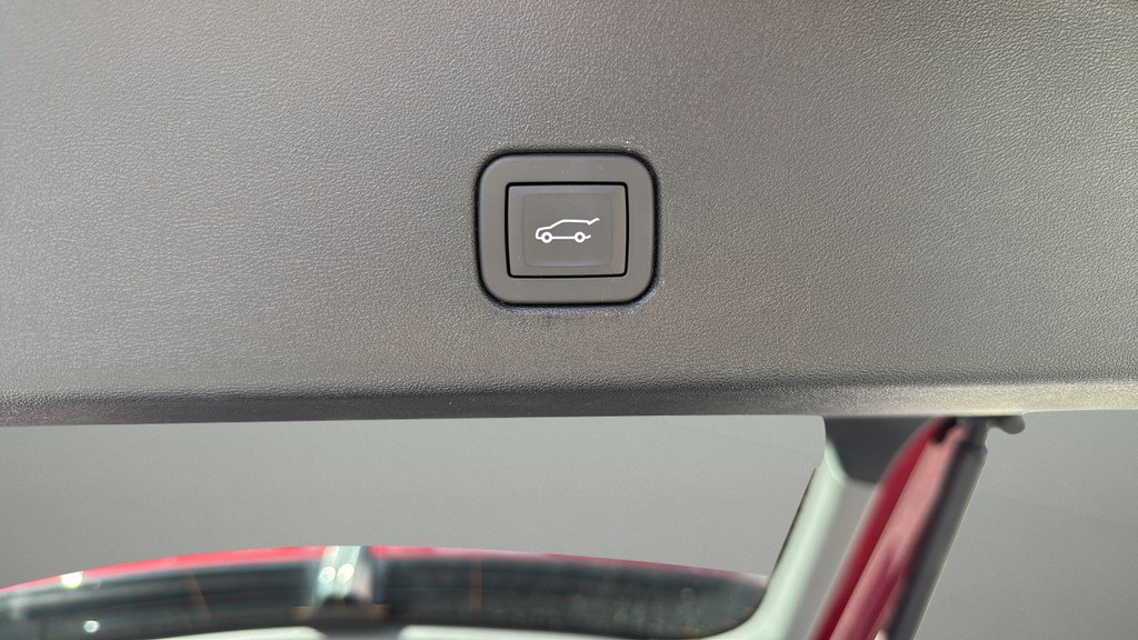 Certified 2025 Cadillac Optiq Sport 2 w/ LPO, Floor Liner Package AWD/4WD image 17