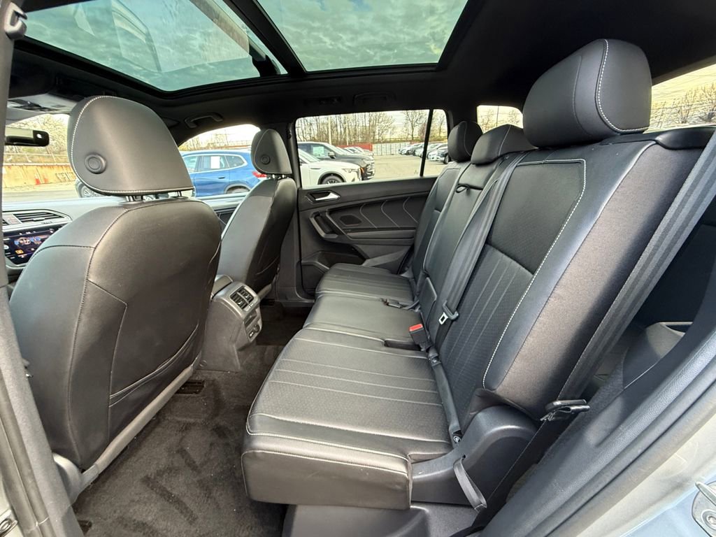 Used 2023 Volkswagen Tiguan SE R-Line FWD image 23