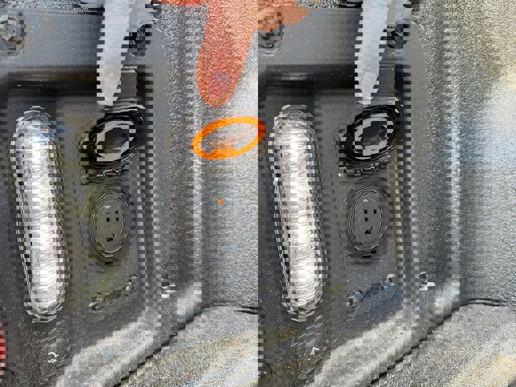 New 2025 Ford Maverick Lariat w/ Black Appearance Package image 8