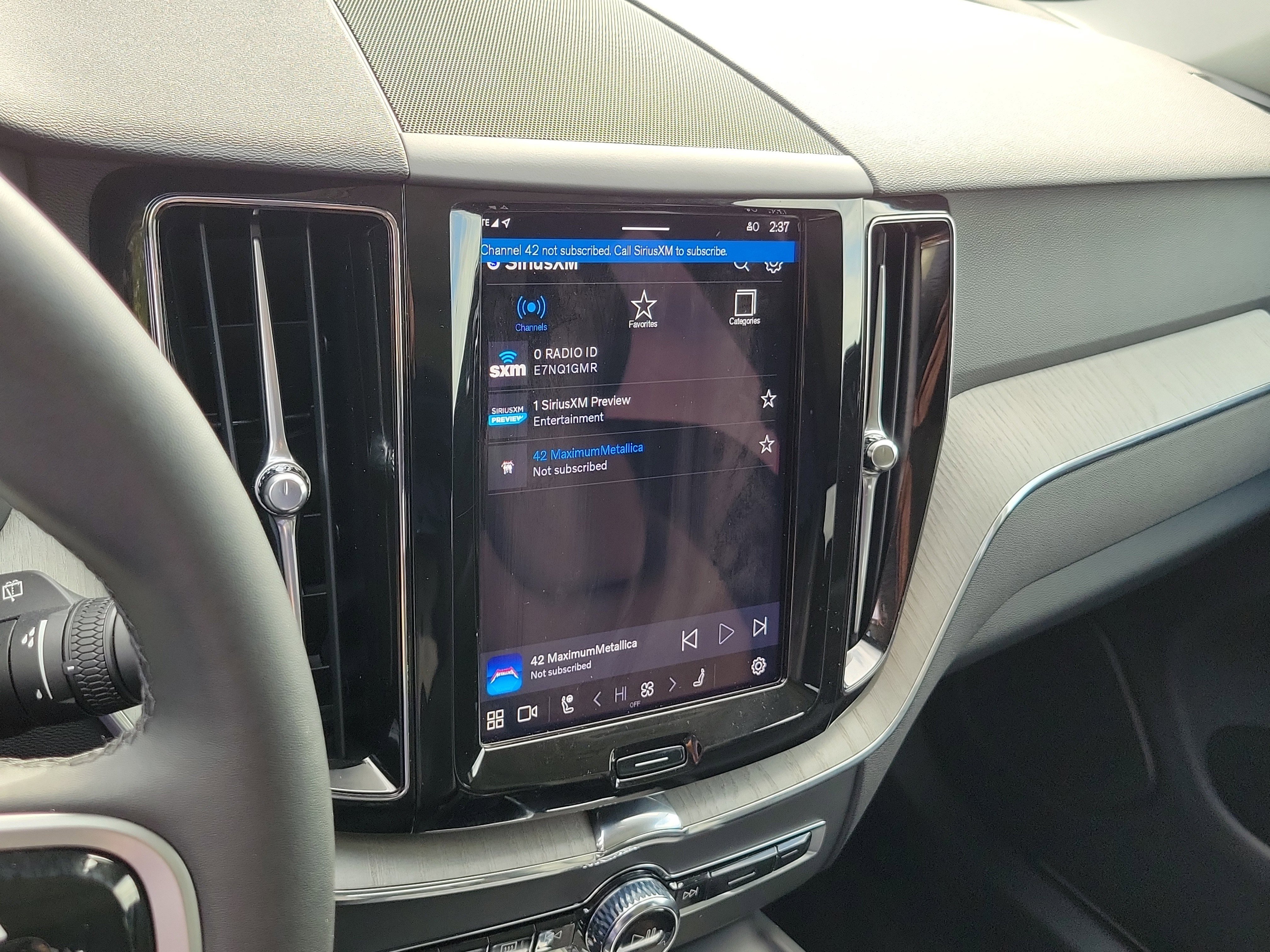 Used 2025 Volvo XC60 B5 Plus image 20