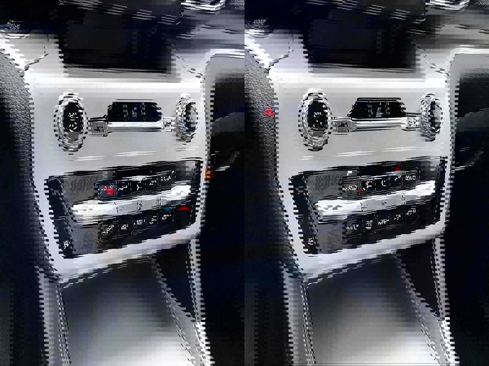 Used 2022 Ford Explorer XLT w/ Equipment Group 202A image 27