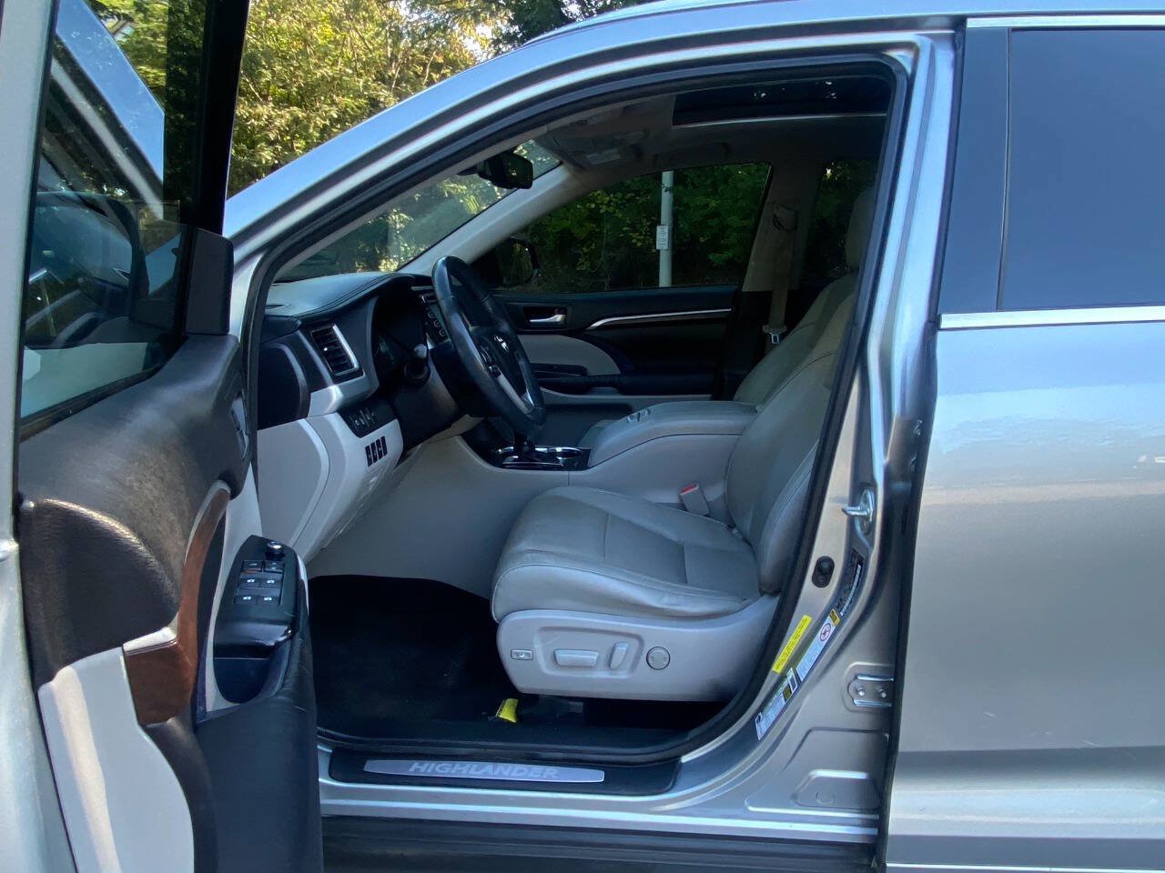 Used 2016 Toyota Highlander Limited Platinum AWD/4WD image 15