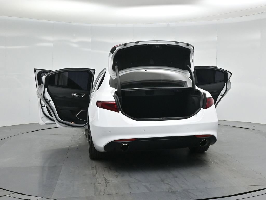 Used 2021 Alfa Romeo Giulia Ti w/ Nero Edizione RWD image 30