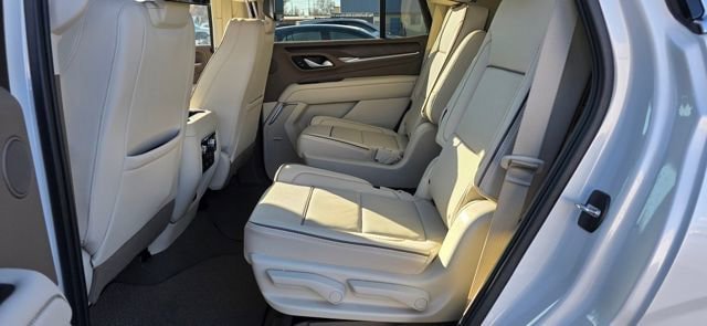 Used 2024 GMC Yukon Denali w/ Advanced Technology Package AWD/4WD image 12