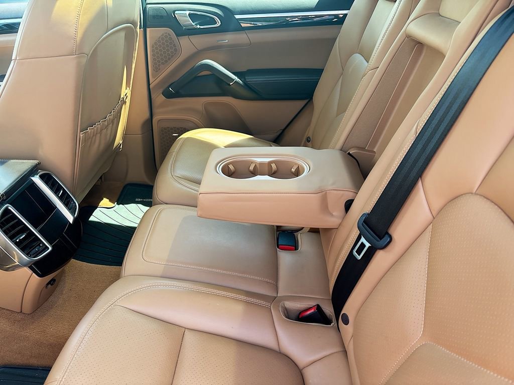 Used 2016 Porsche Cayenne S image 18