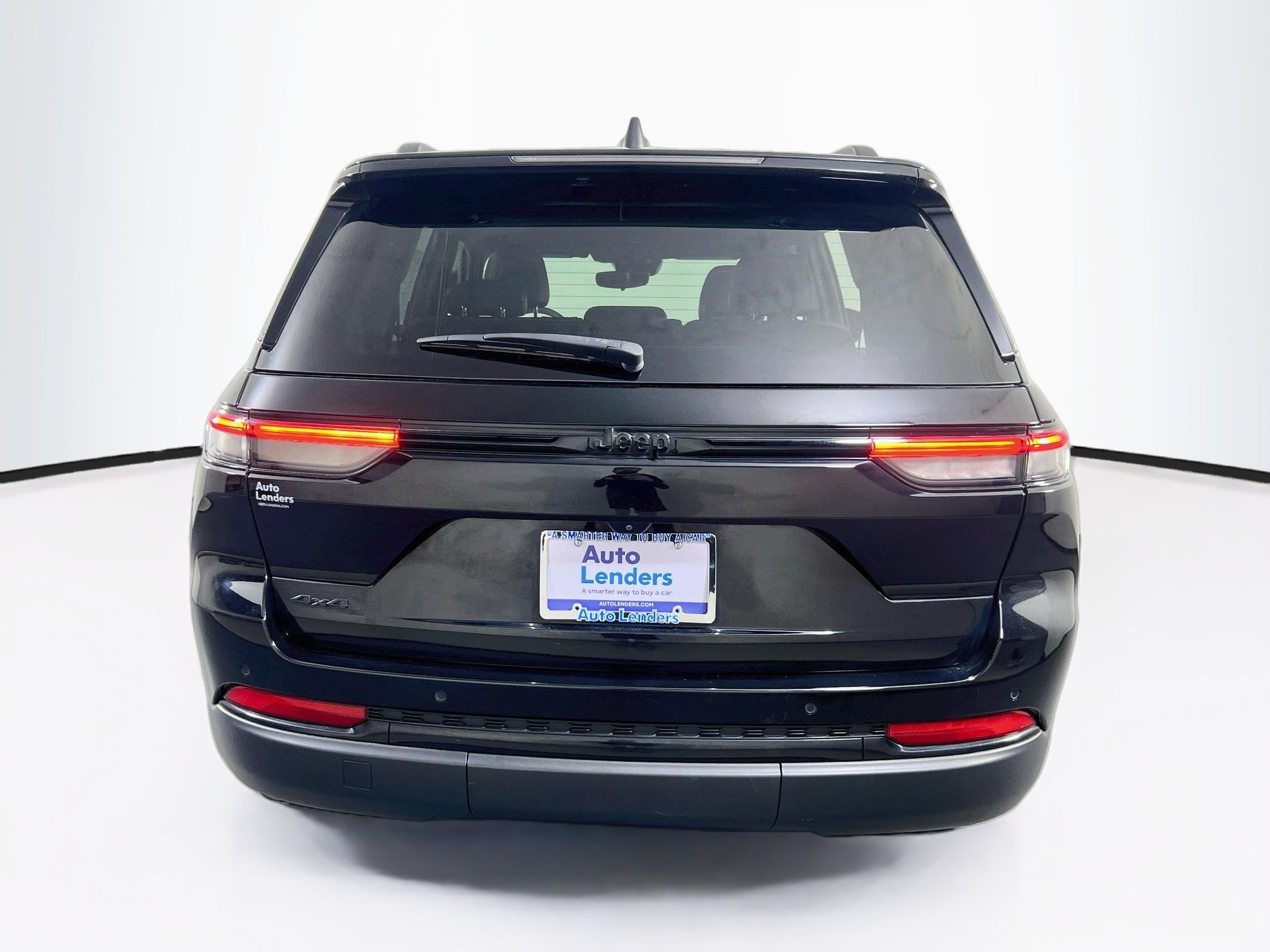 Used 2023 Jeep Grand Cherokee Altitude AWD/4WD image 6