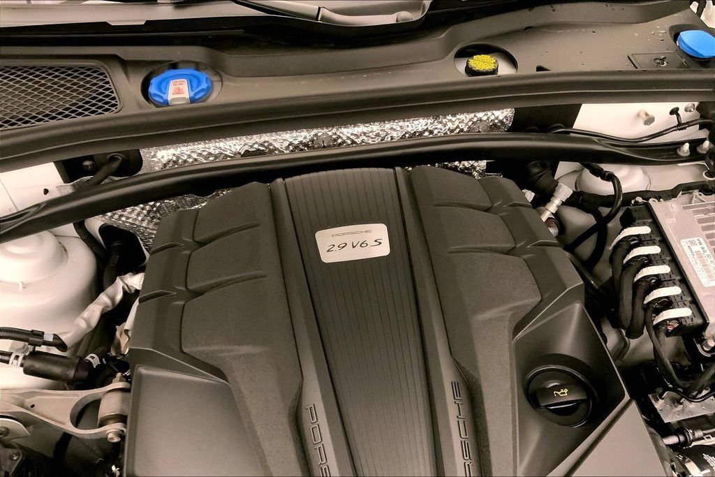 Used 2025 Porsche Macan S AWD/4WD image 31
