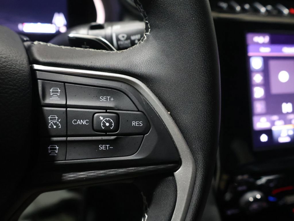 Used 2025 Jeep Grand Cherokee Laredo w/ Luxury Tech Group I image 32