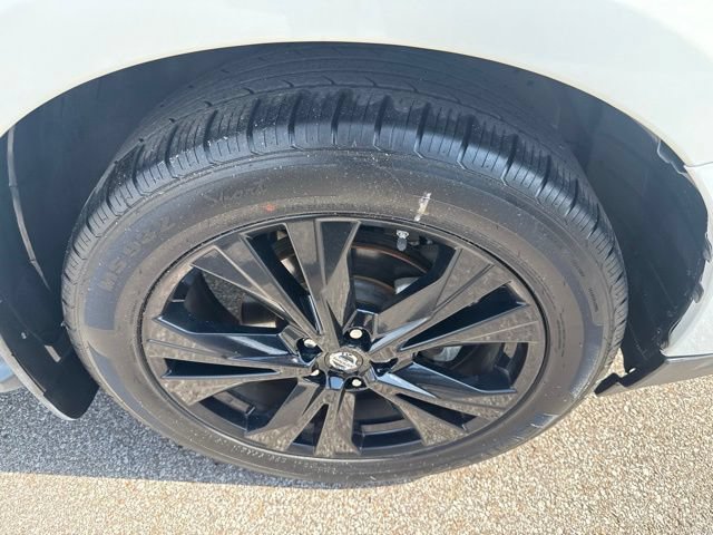 Used 2017 Nissan Pathfinder Platinum w/ Midnight Edition Package FWD image 12