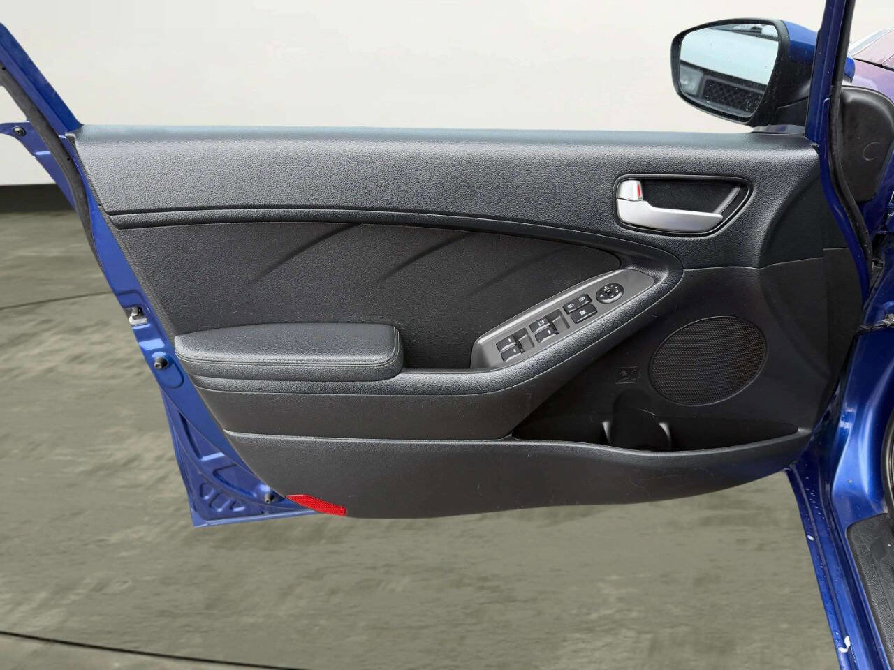 Used 2017 Kia Forte LX image 9