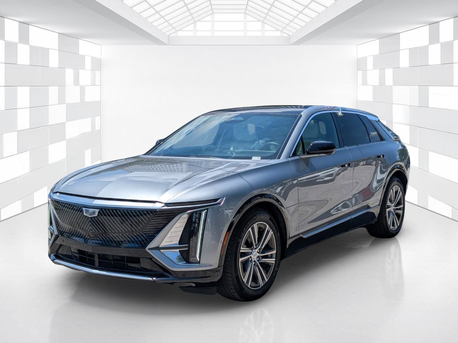 Used 2024 Cadillac Lyriq Luxury w/ LPO, Floor Liner Package RWD image 3