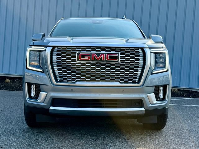 Used 2024 GMC Yukon Denali w/ Advanced Technology Package AWD/4WD image 3
