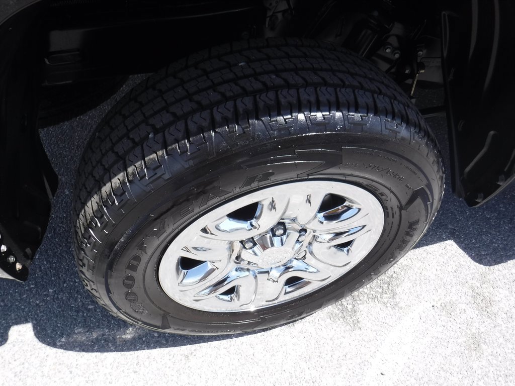 Used 2023 Toyota Tundra SR w/ SR Tow Package AWD/4WD image 4