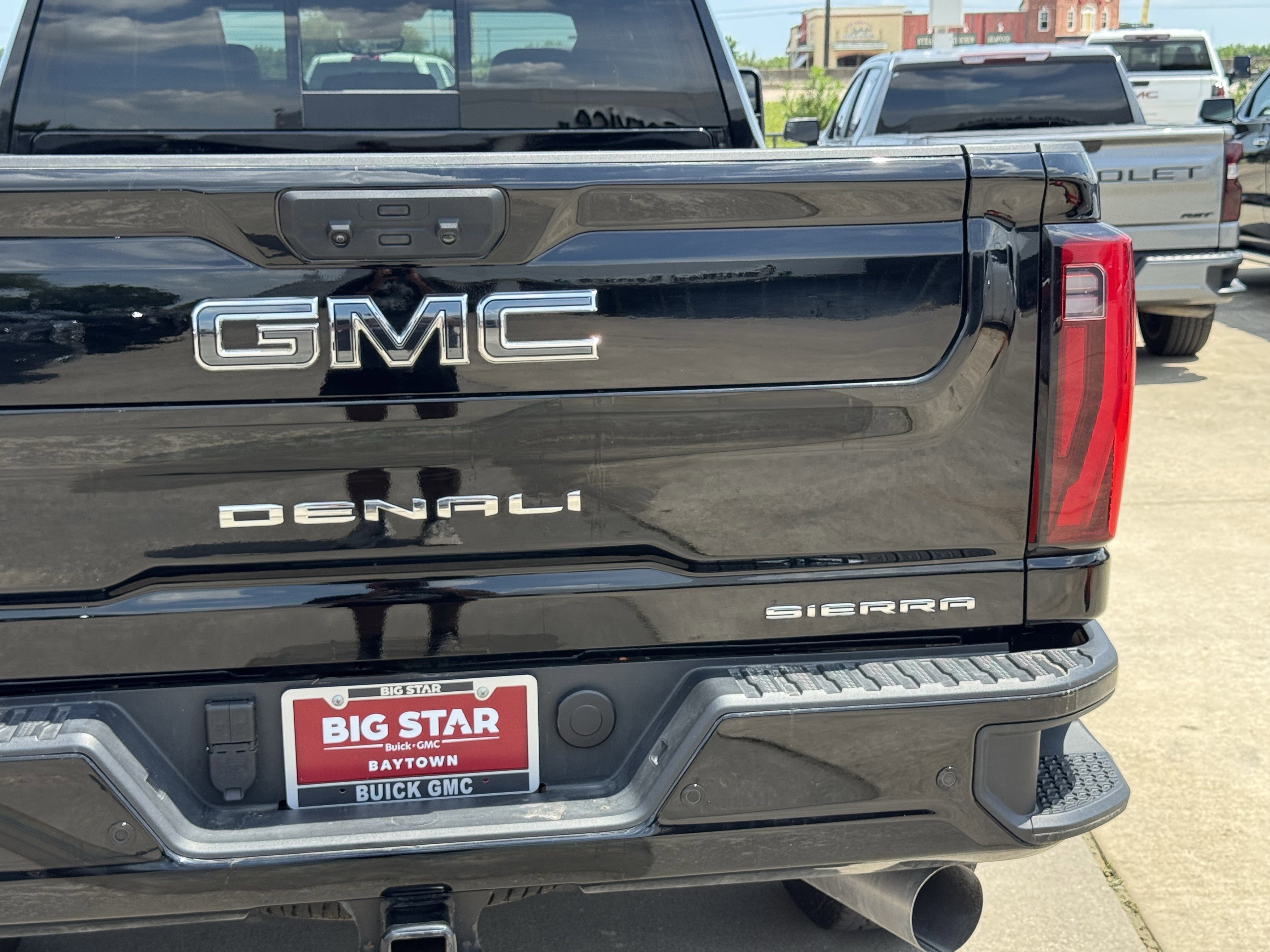 Used 2025 GMC Sierra 2500 Denali Ultimate AWD/4WD image 6