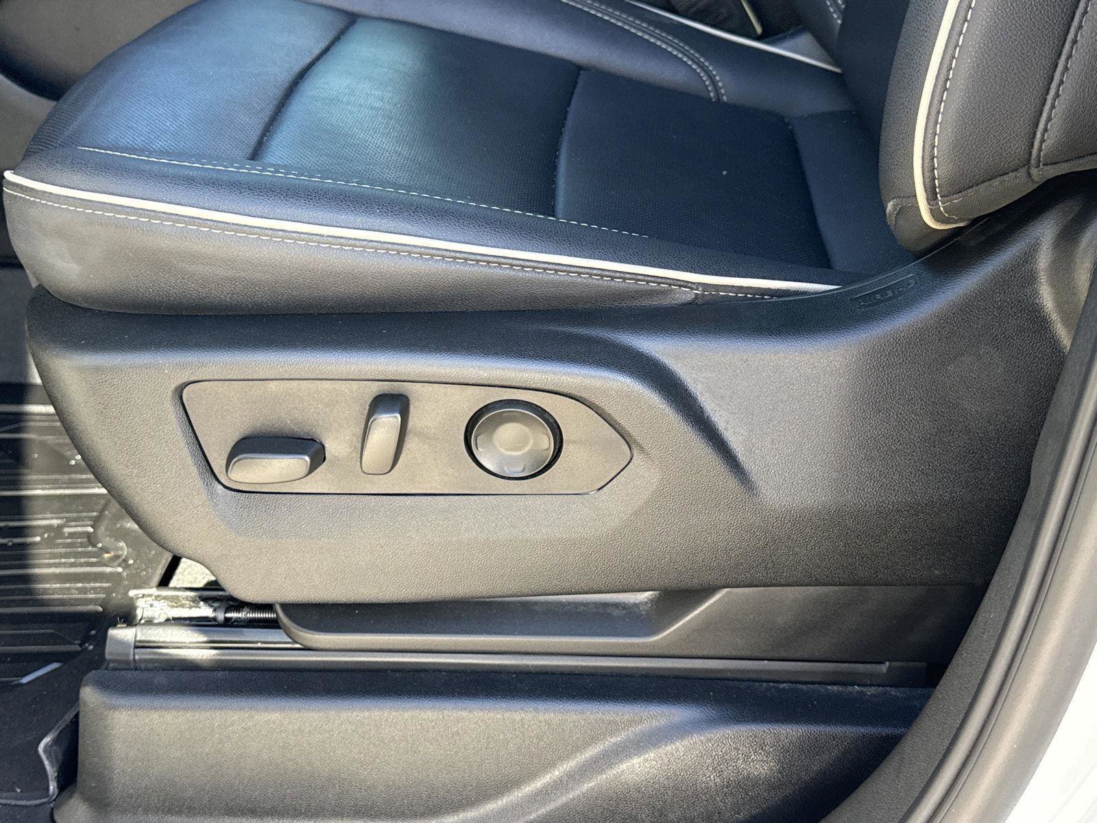 Used 2024 GMC Yukon XL SLT image 17