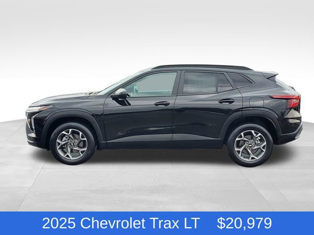 Certified 2025 Chevrolet Trax LT w/ Driver Confidence Package FWD image 2