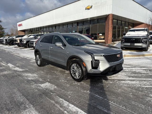 Used 2024 Cadillac XT4 Premium Luxury image 2