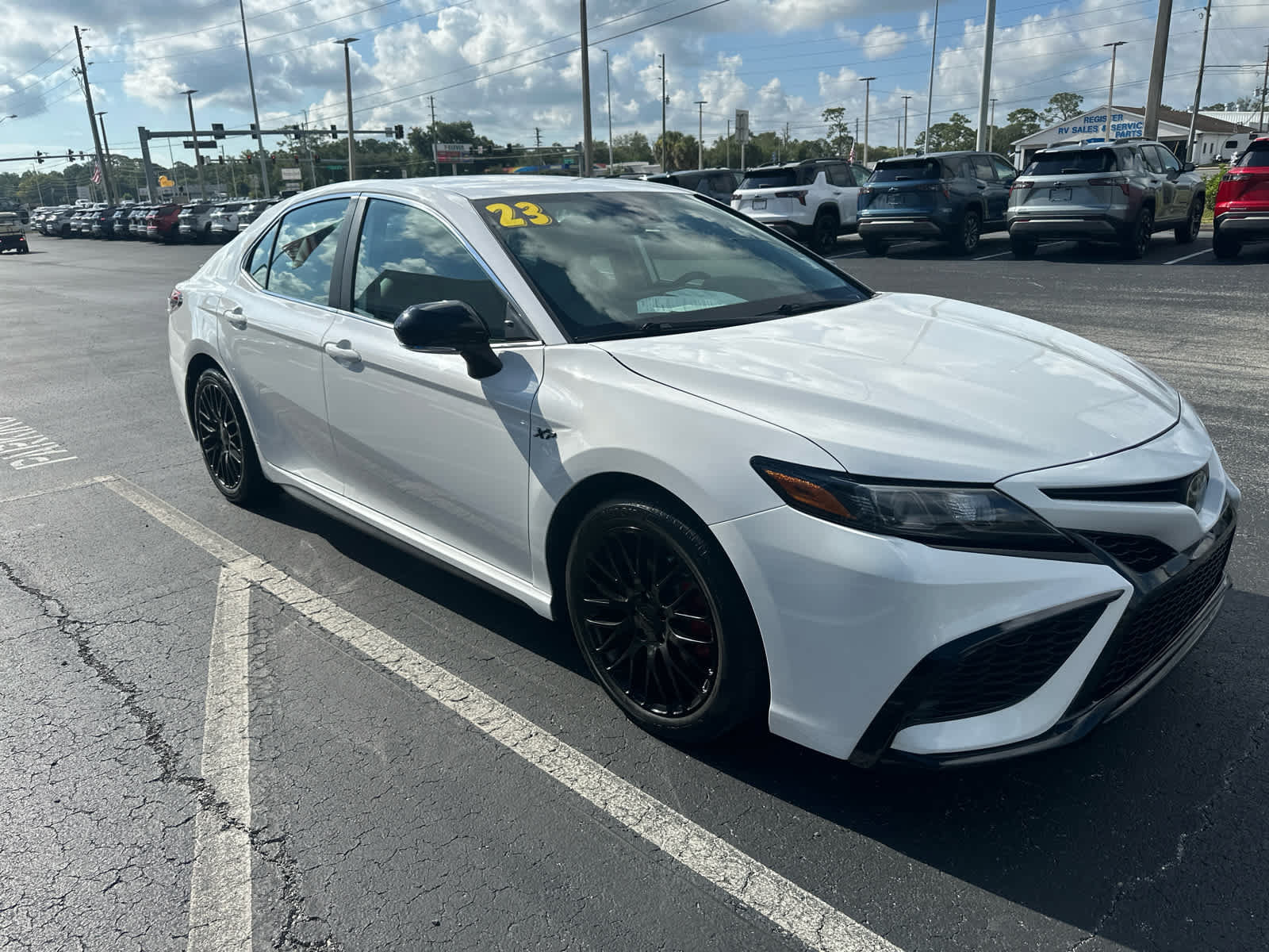 Used 2023 Toyota Camry SE FWD image 7