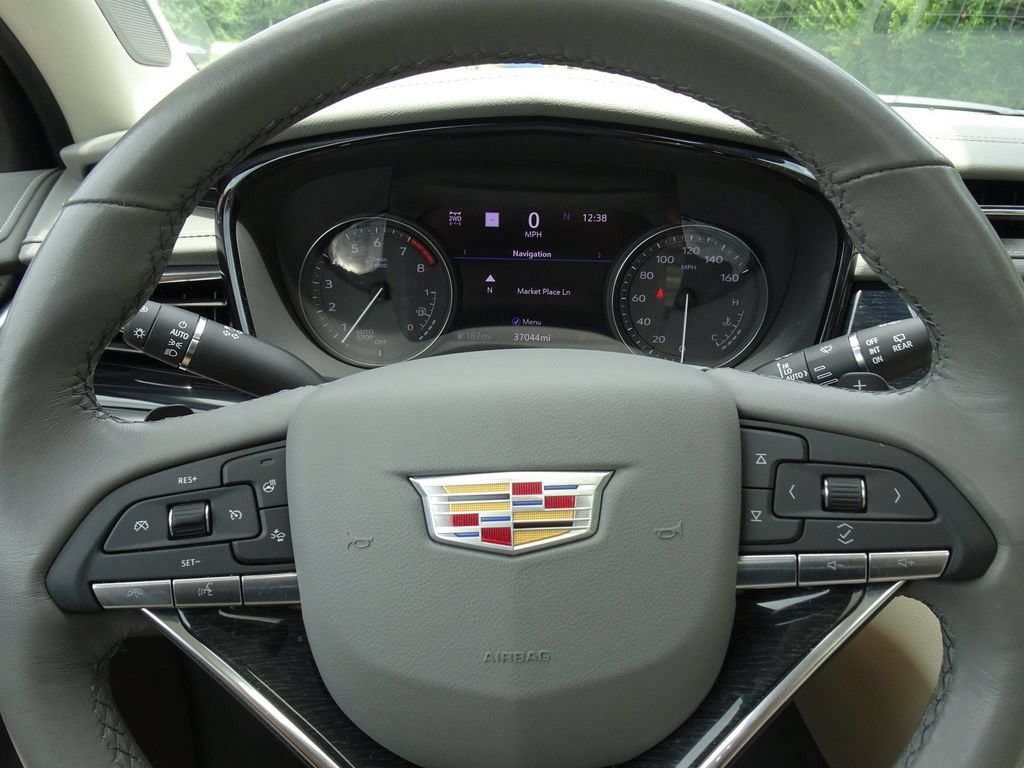 Used 2024 Cadillac XT6 Premium Luxury w/ Technology Package AWD/4WD image 21