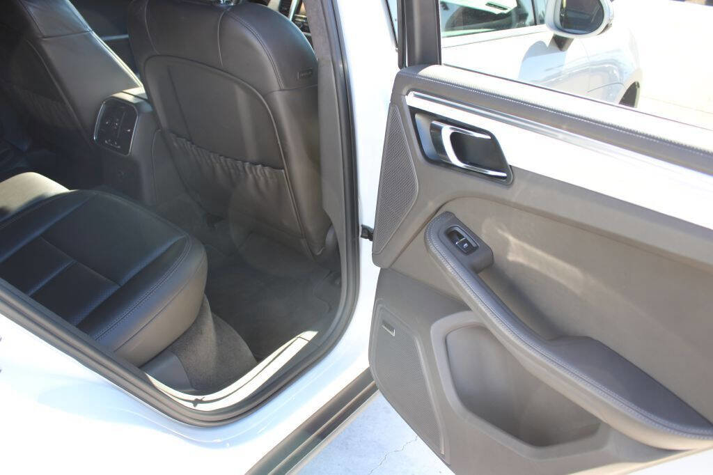 Used 2016 Porsche Macan S image 14