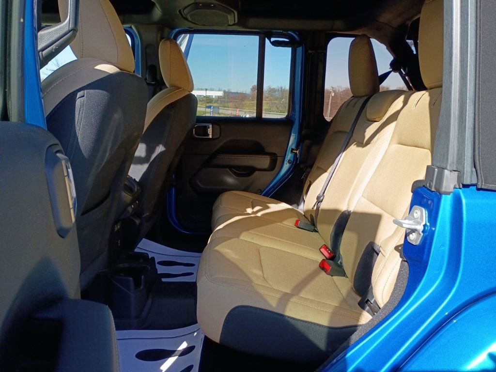 Used 2022 Jeep Wrangler Unlimited Sahara image 18
