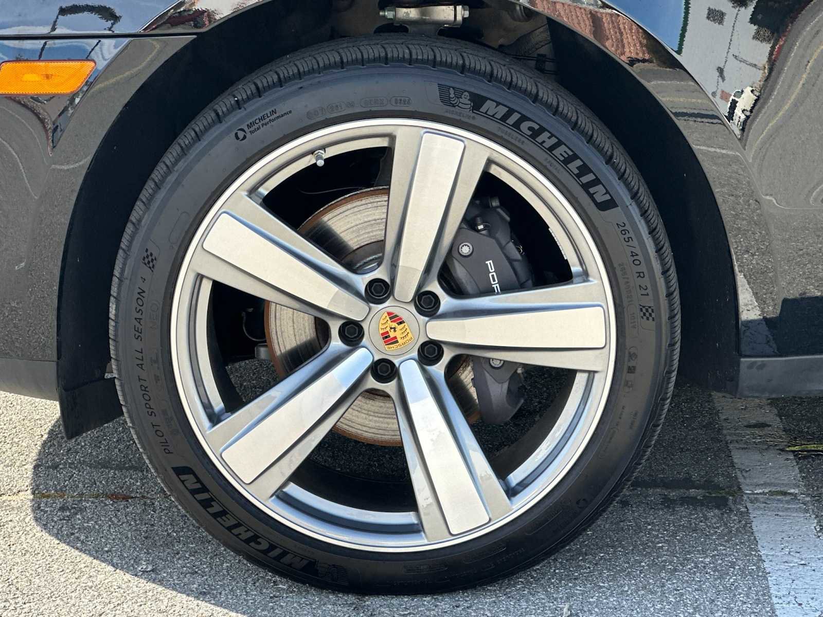 Used 2025 Porsche Macan Turbo image 27